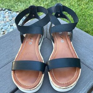 Unisa black sandals